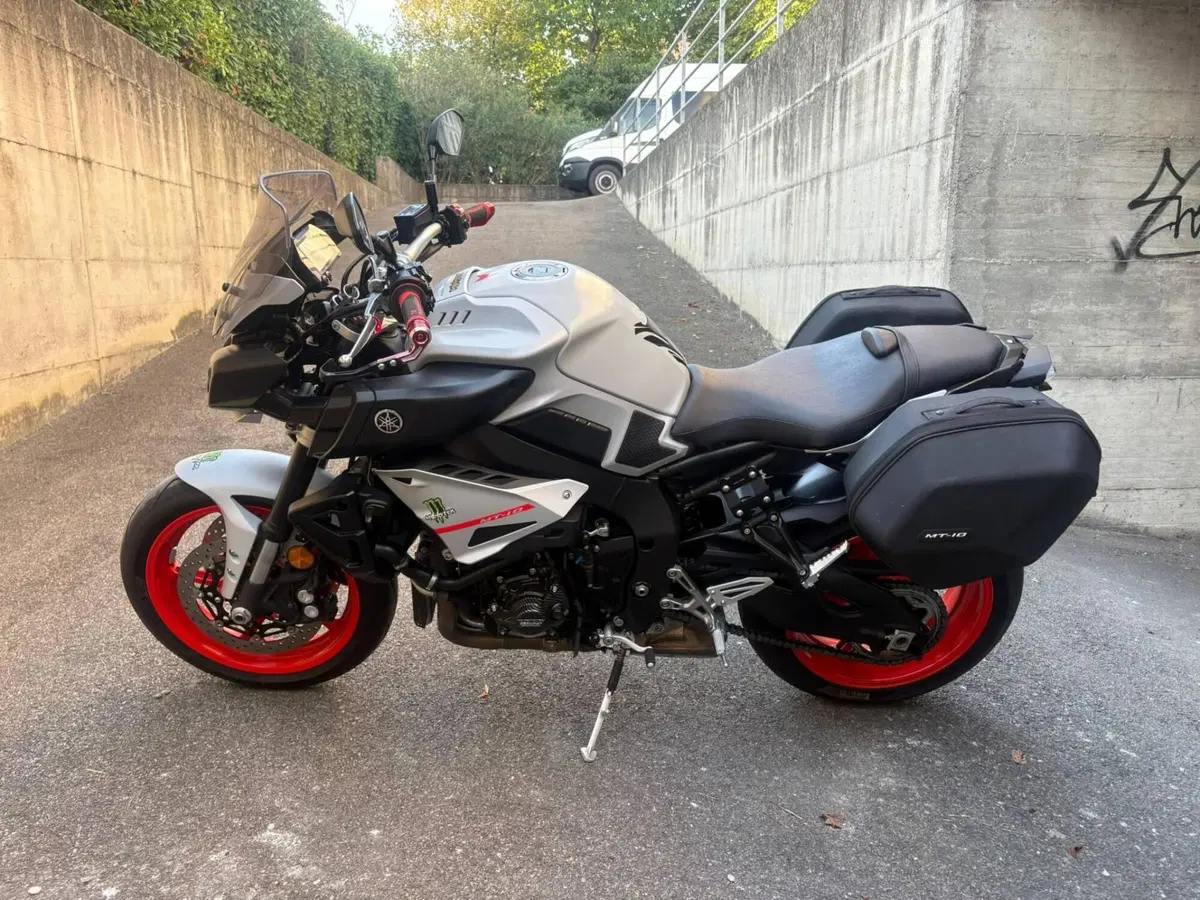 Yamaha MT-10 (2017 - 20) (2)