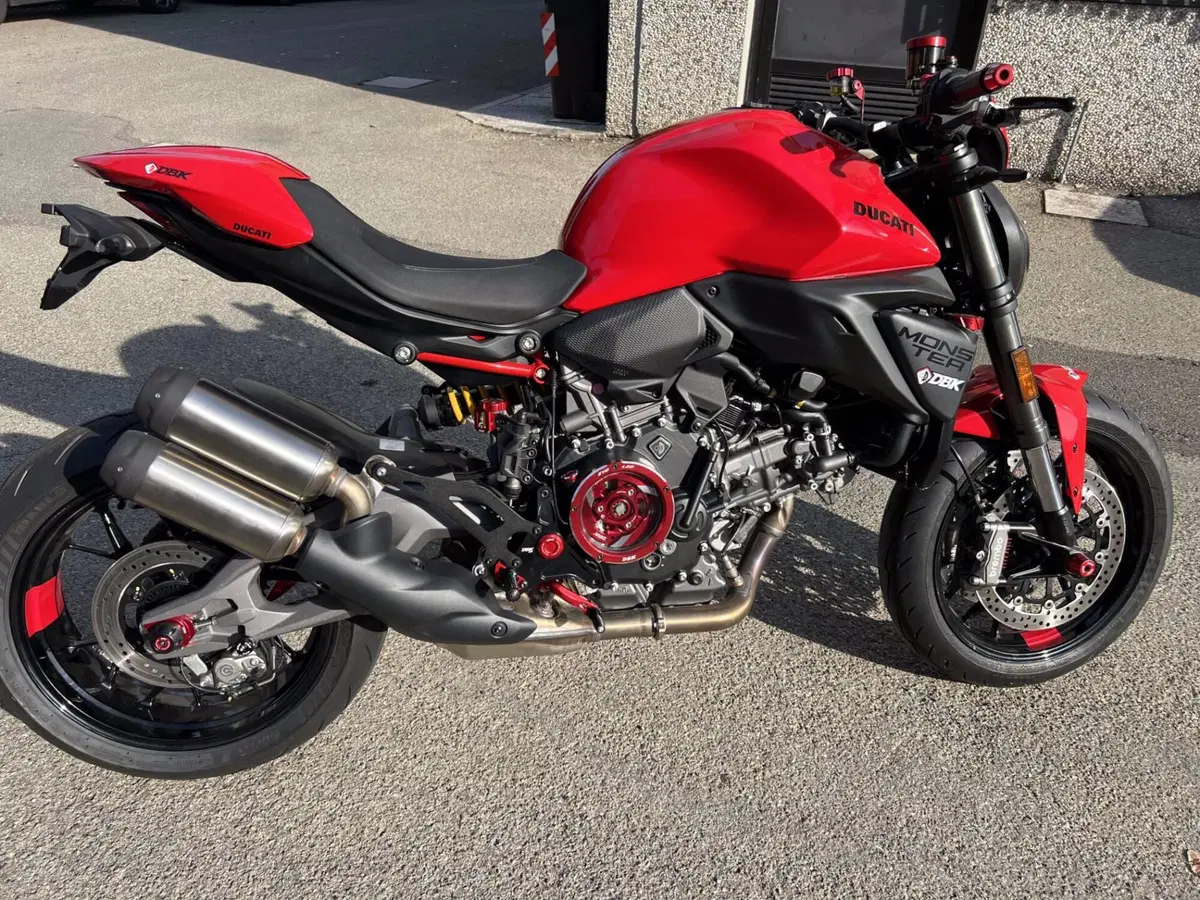 Ducati Monster 890 + (2026)