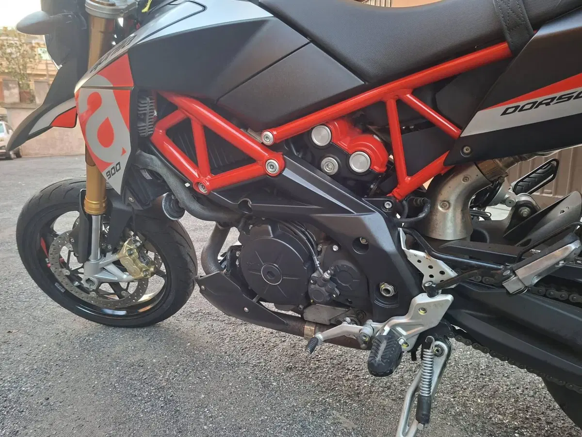 Aprilia Dorsoduro 900 (2017 - 20) (10)