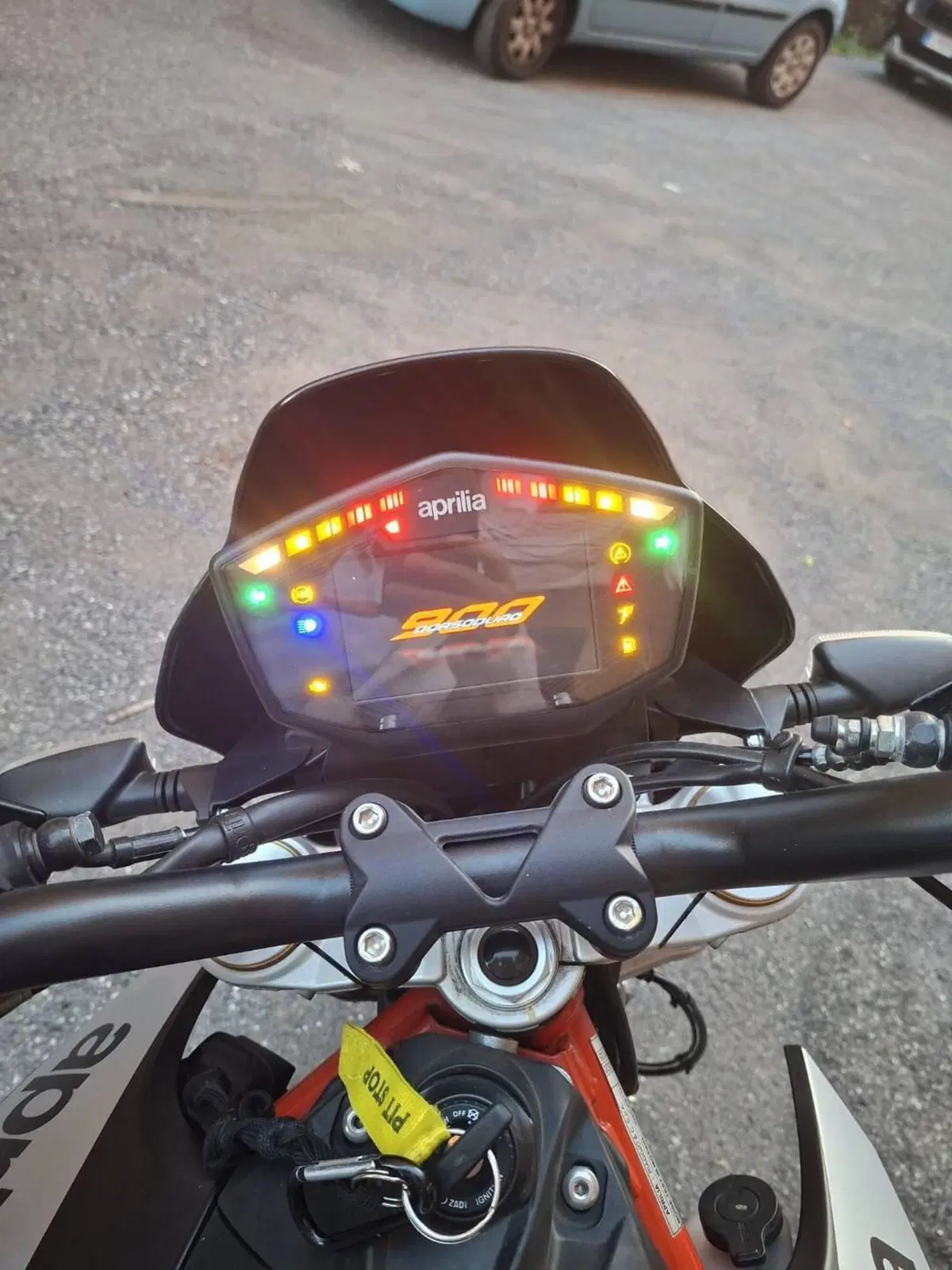Aprilia Dorsoduro 900 (2017 - 20) (12)