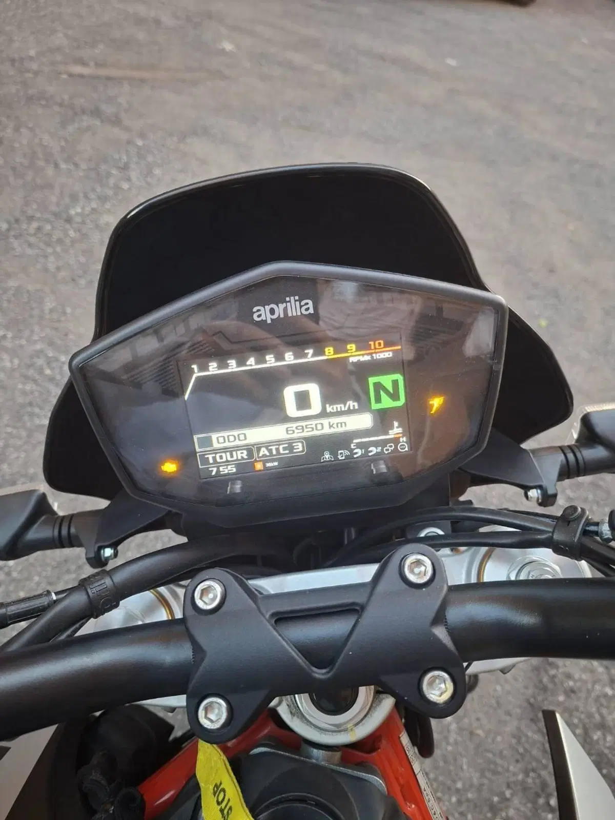 Aprilia Dorsoduro 900 (2017 - 20) (13)