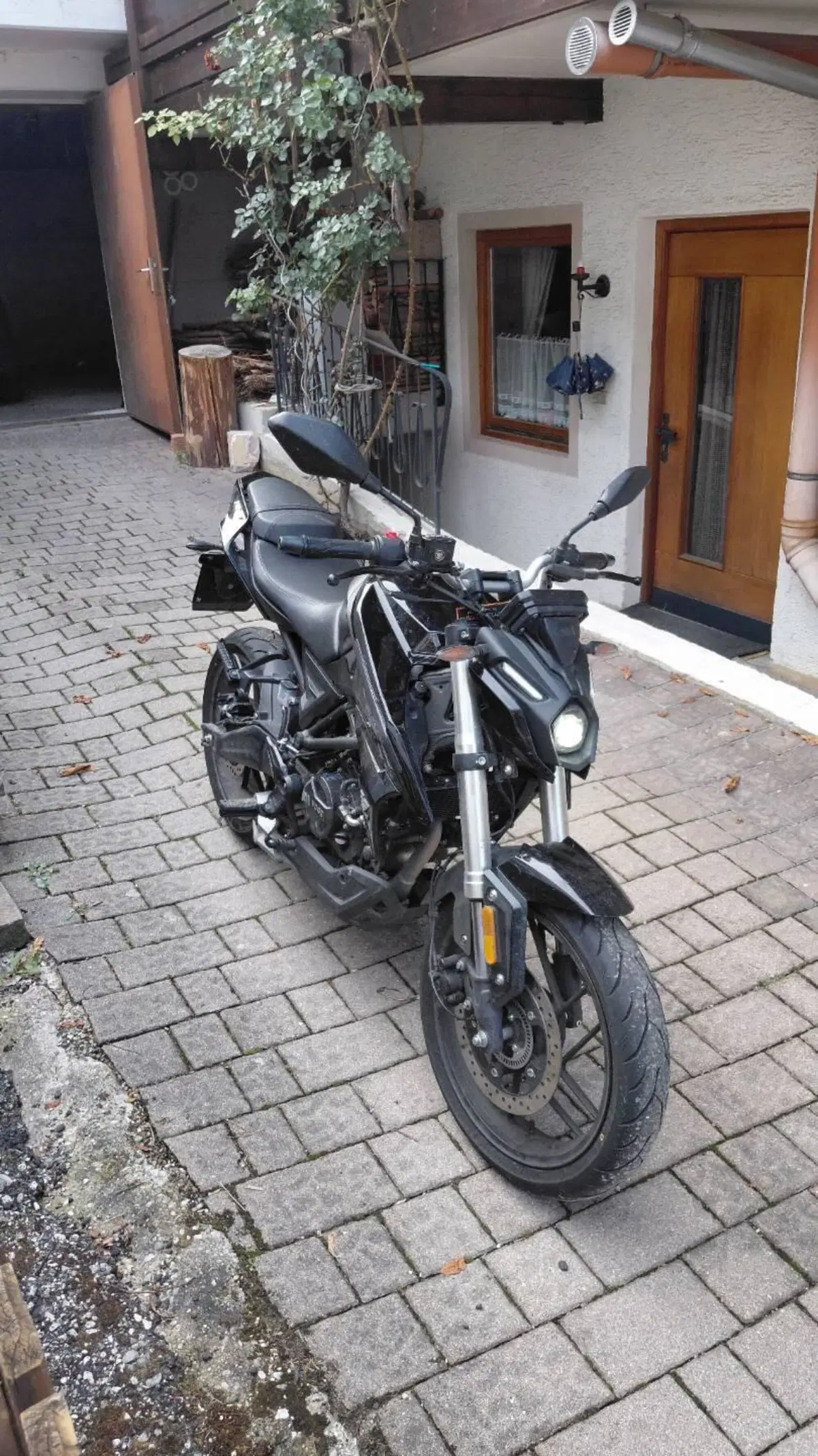 Voge Brivido 125R (2023 - 26) (2)