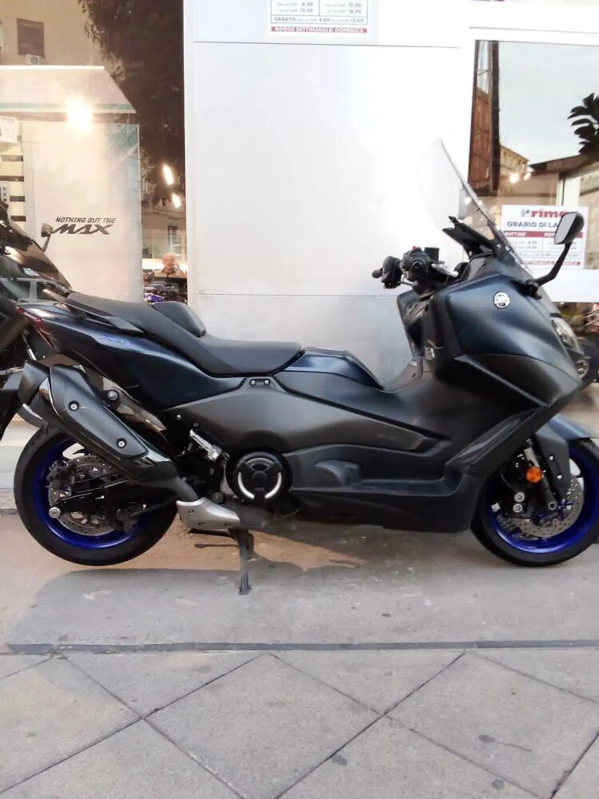 Yamaha T-Max 560 (2022 - 24) (6)