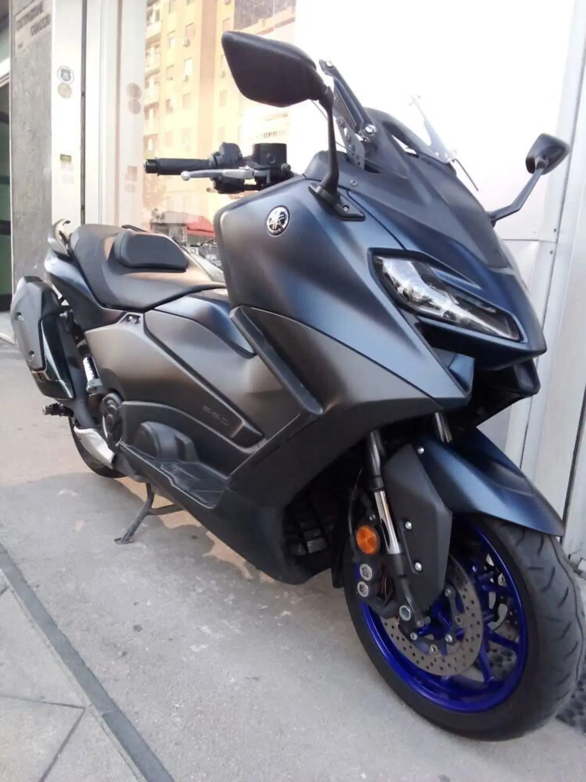 Yamaha T-Max 560 (2022 - 24) (8)