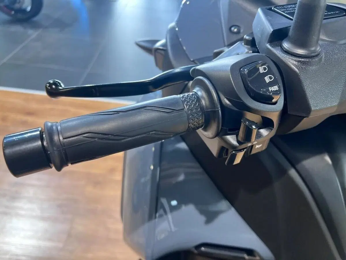 Yamaha Tricity 300 (2021 - 24) (11)