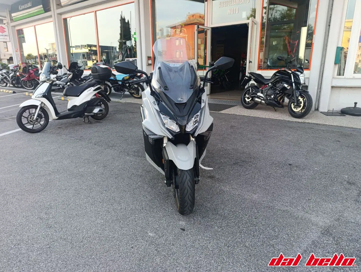 Kymco AK 550 ETS (2021 - 26) (2)
