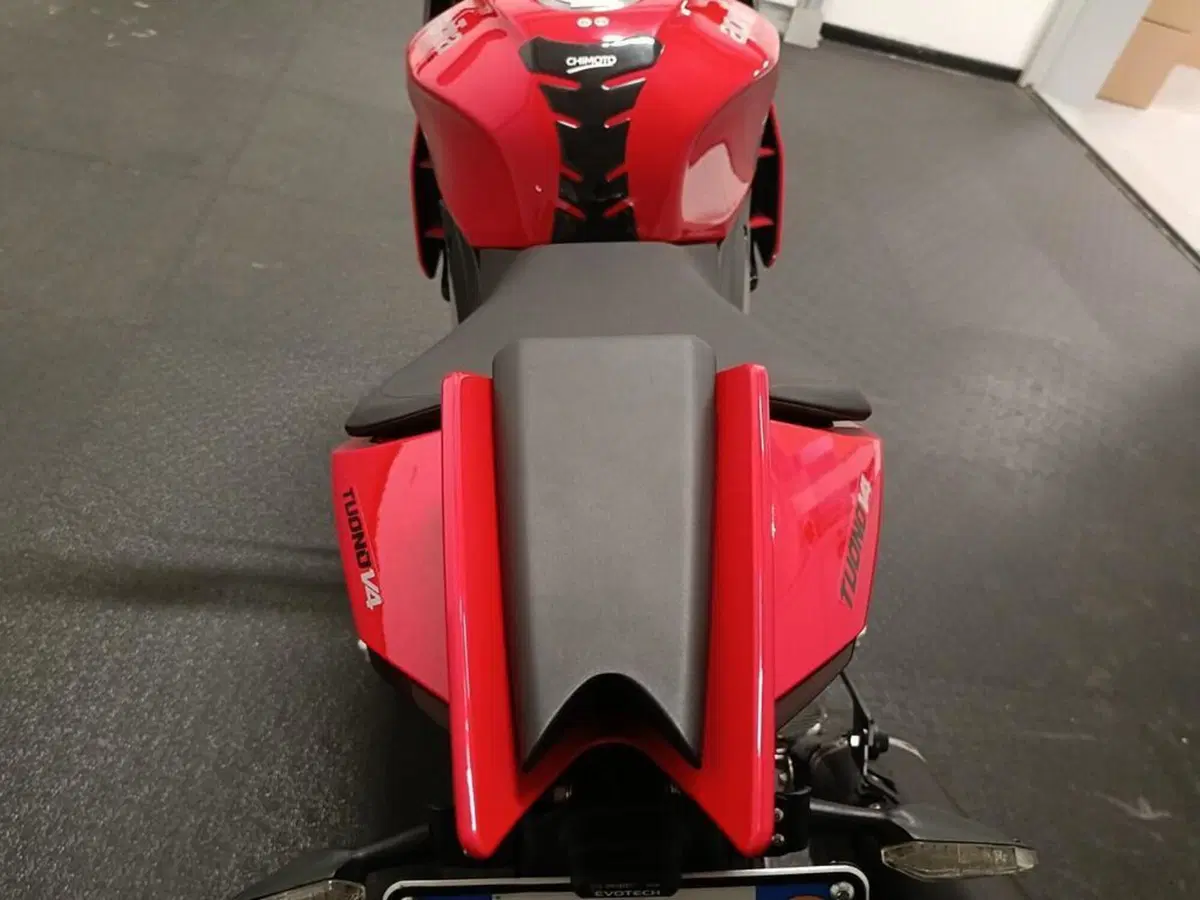 Aprilia Tuono V4 (2021 - 24) (9)