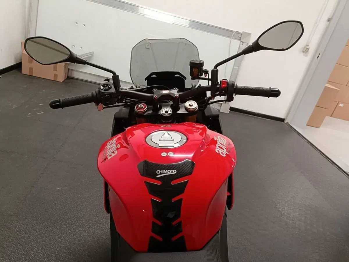 Aprilia Tuono V4 (2021 - 24) (11)