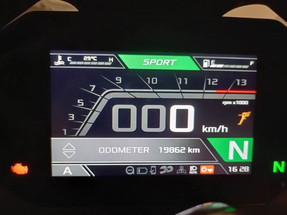 Aprilia Tuono V4 (2021 - 24) (14)