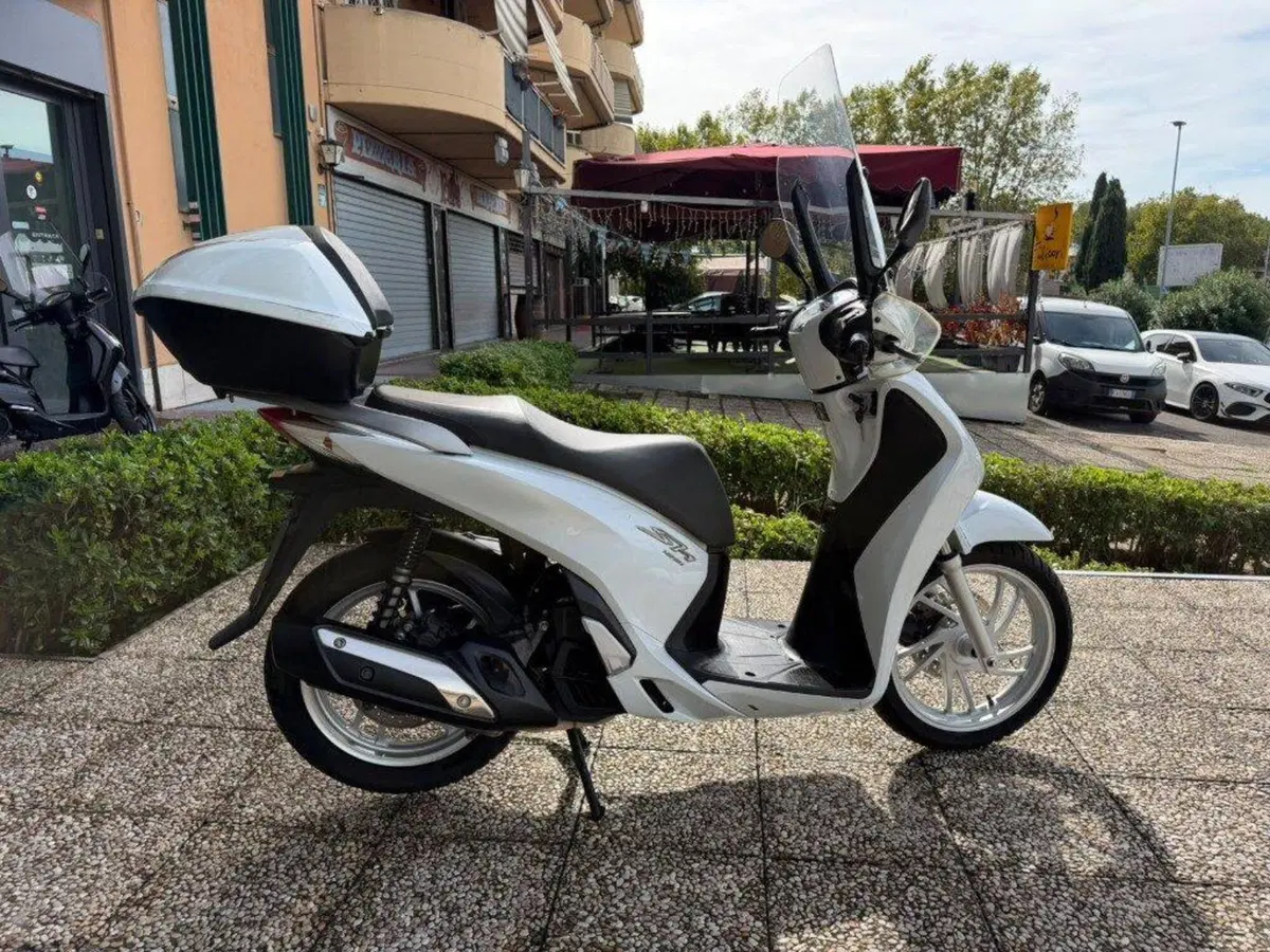 Honda SH 125 i ABS (2013 - 17) (2)
