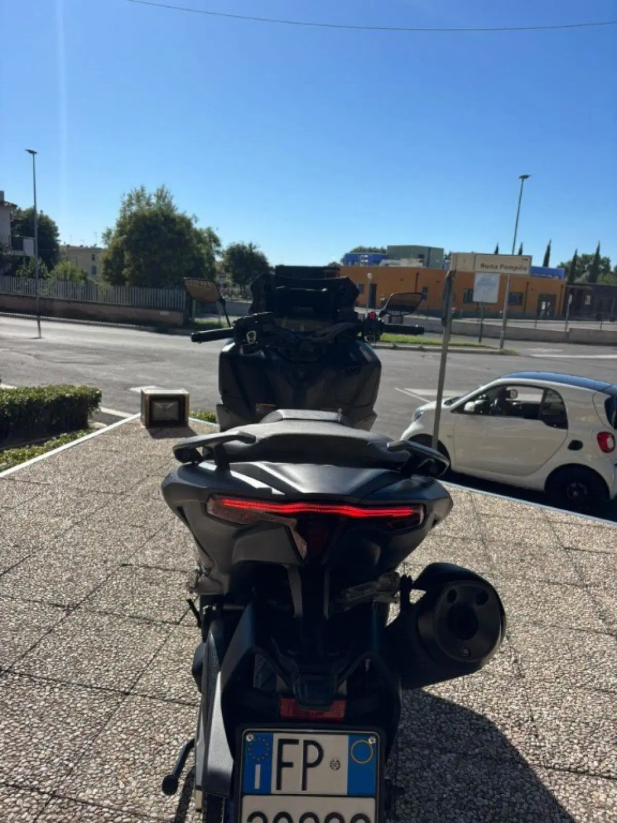 Yamaha T-Max 560 (2025 - 26) (8)
