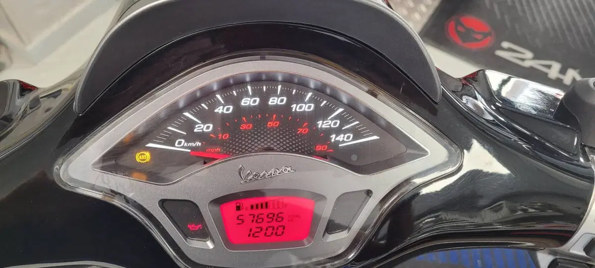 Vespa Sprint 125 3V i-get ABS (2017 - 18) (5)