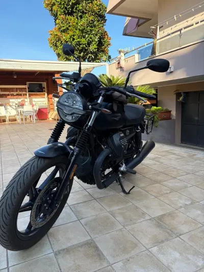 Moto Guzzi V7 Stone (2021 - 24) usata