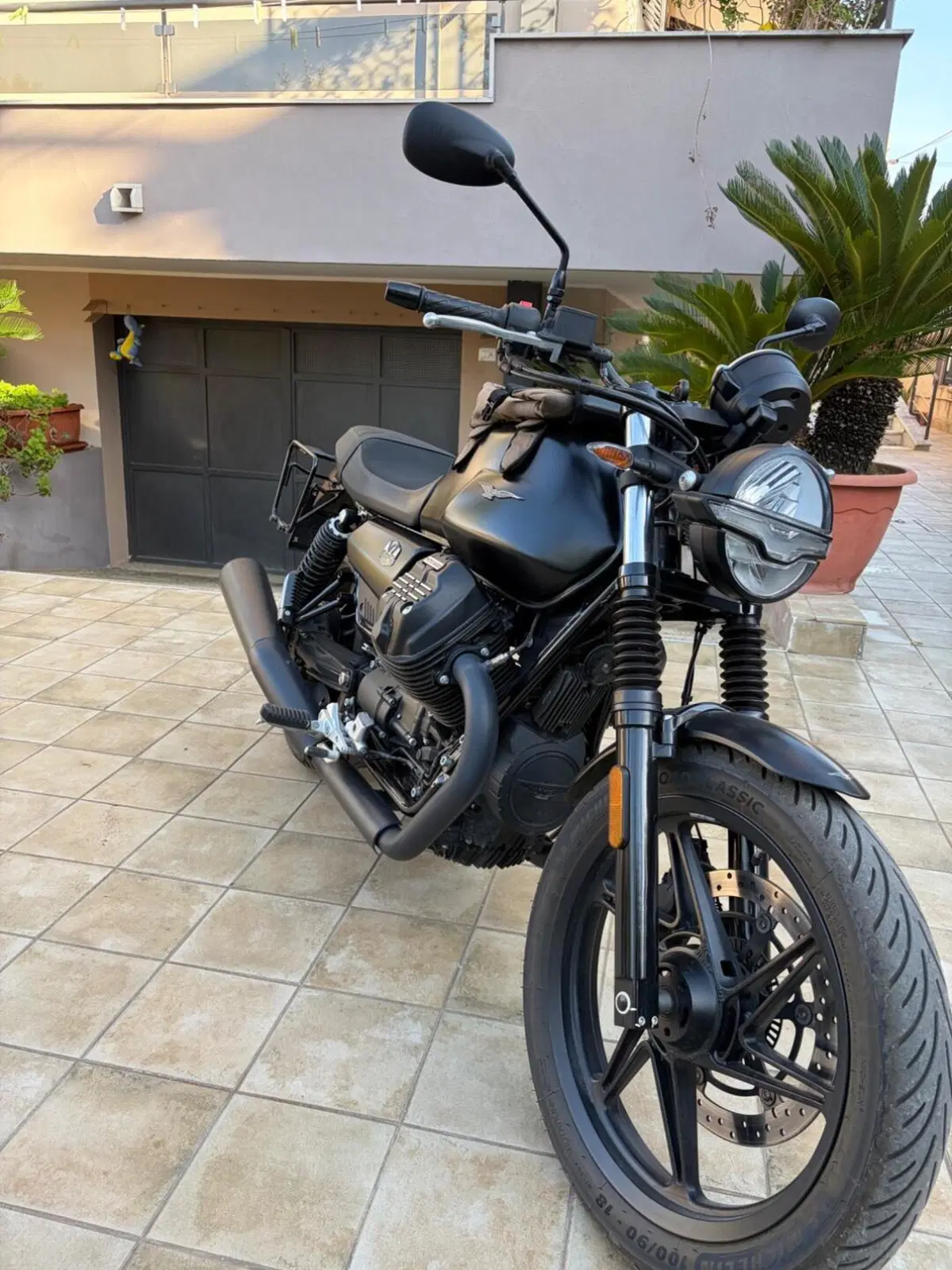 Moto Guzzi V7 Stone (2021 - 24) (2)