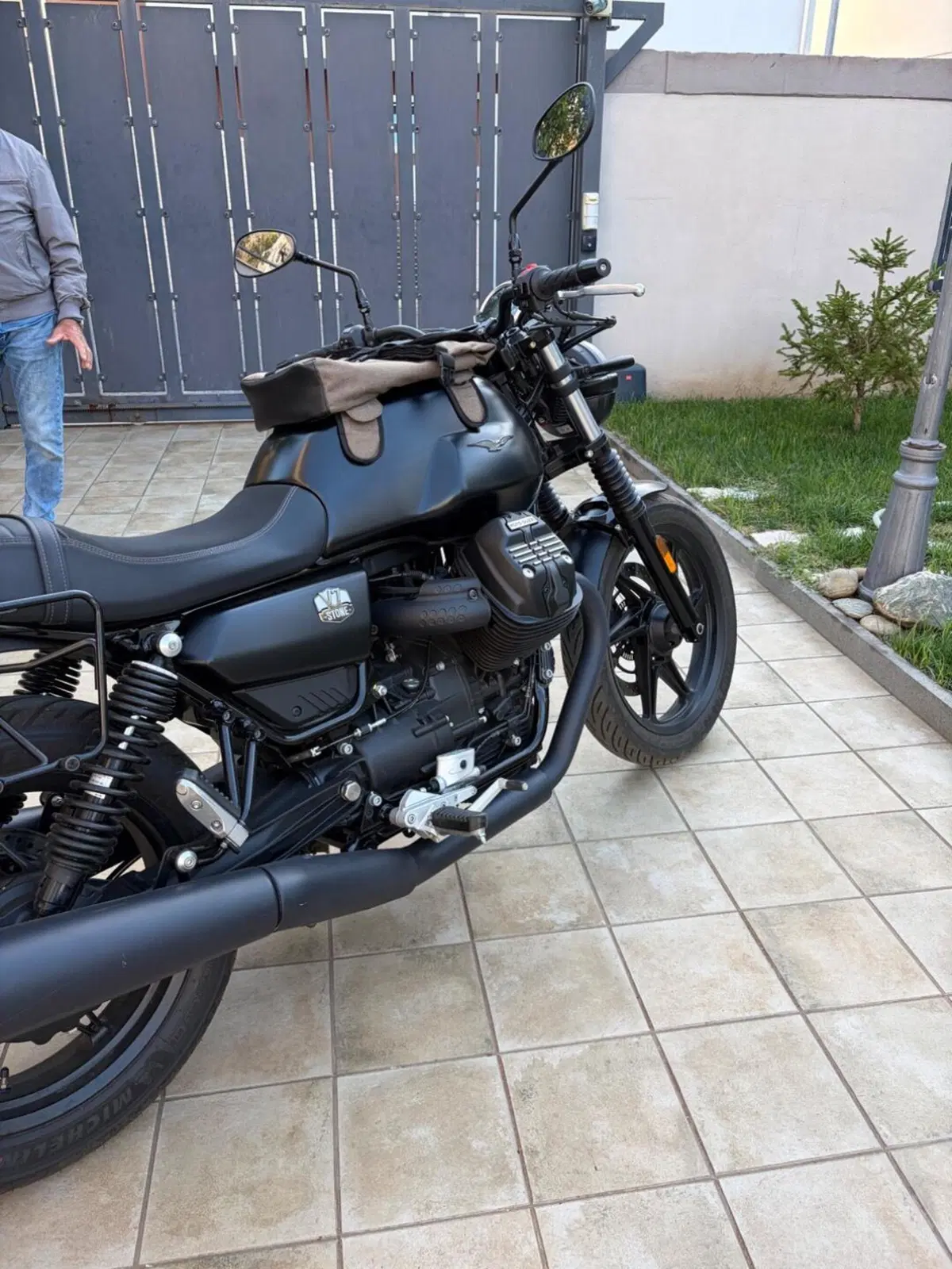 Moto Guzzi V7 Stone (2021 - 24) (3)