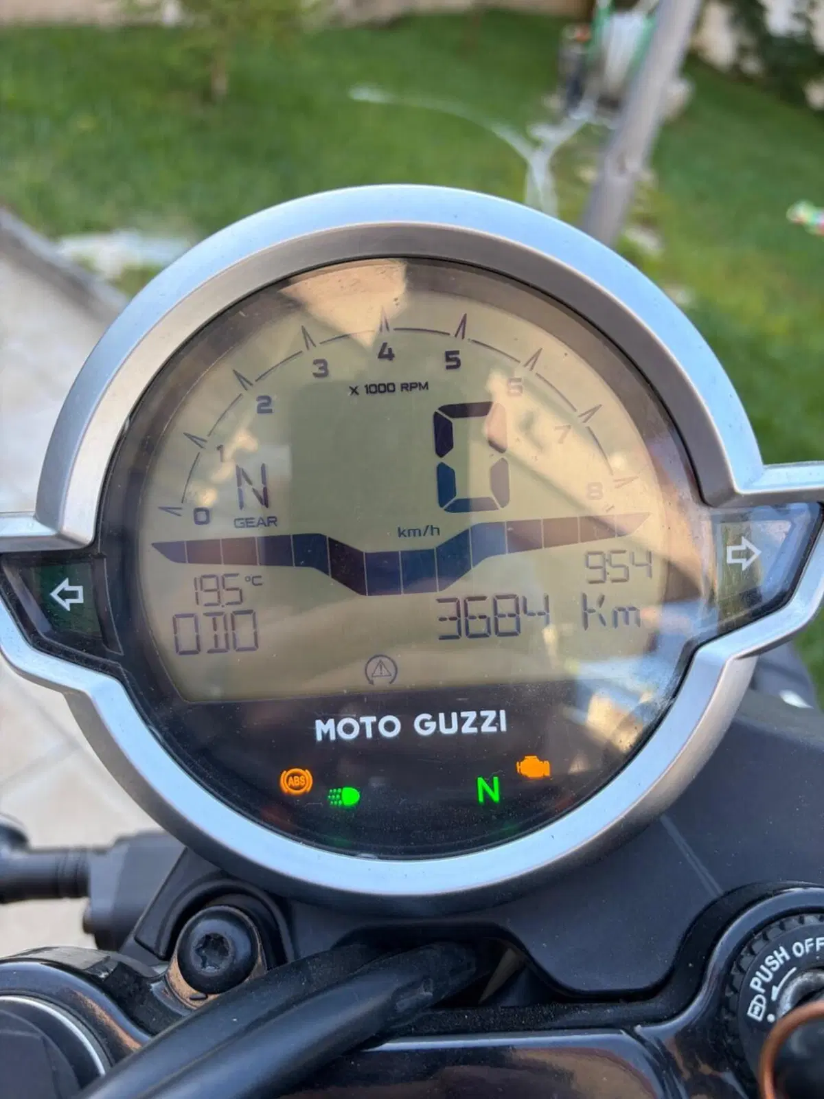 Moto Guzzi V7 Stone (2021 - 24) (6)