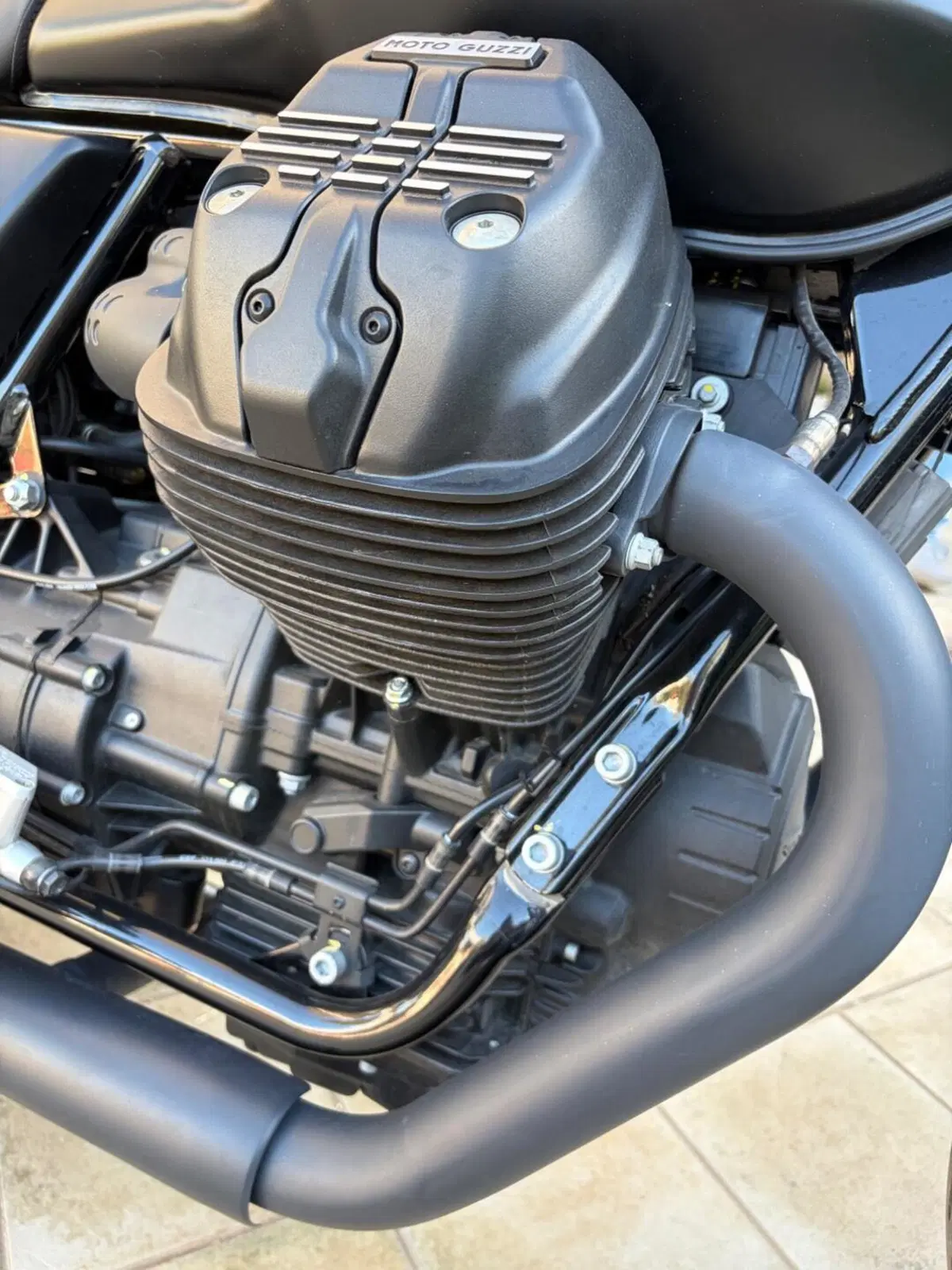 Moto Guzzi V7 Stone (2021 - 24) (9)