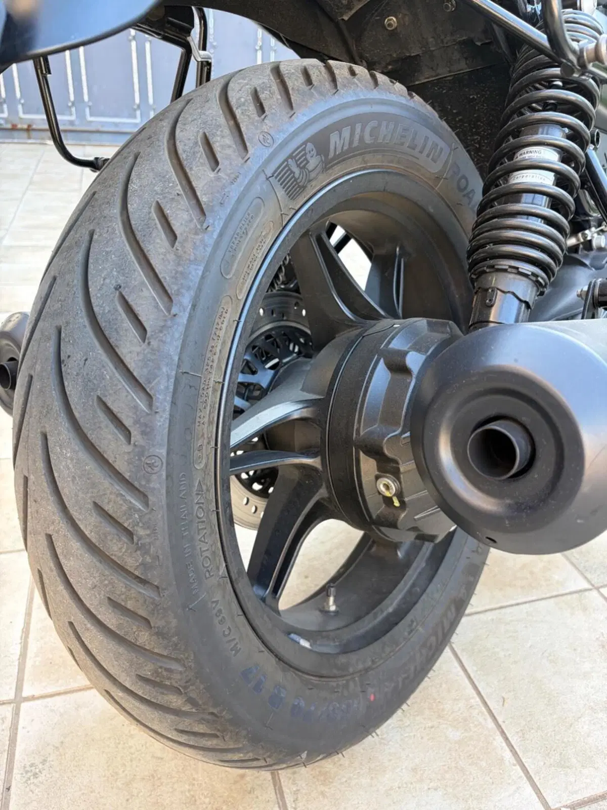 Moto Guzzi V7 Stone (2021 - 24) (10)