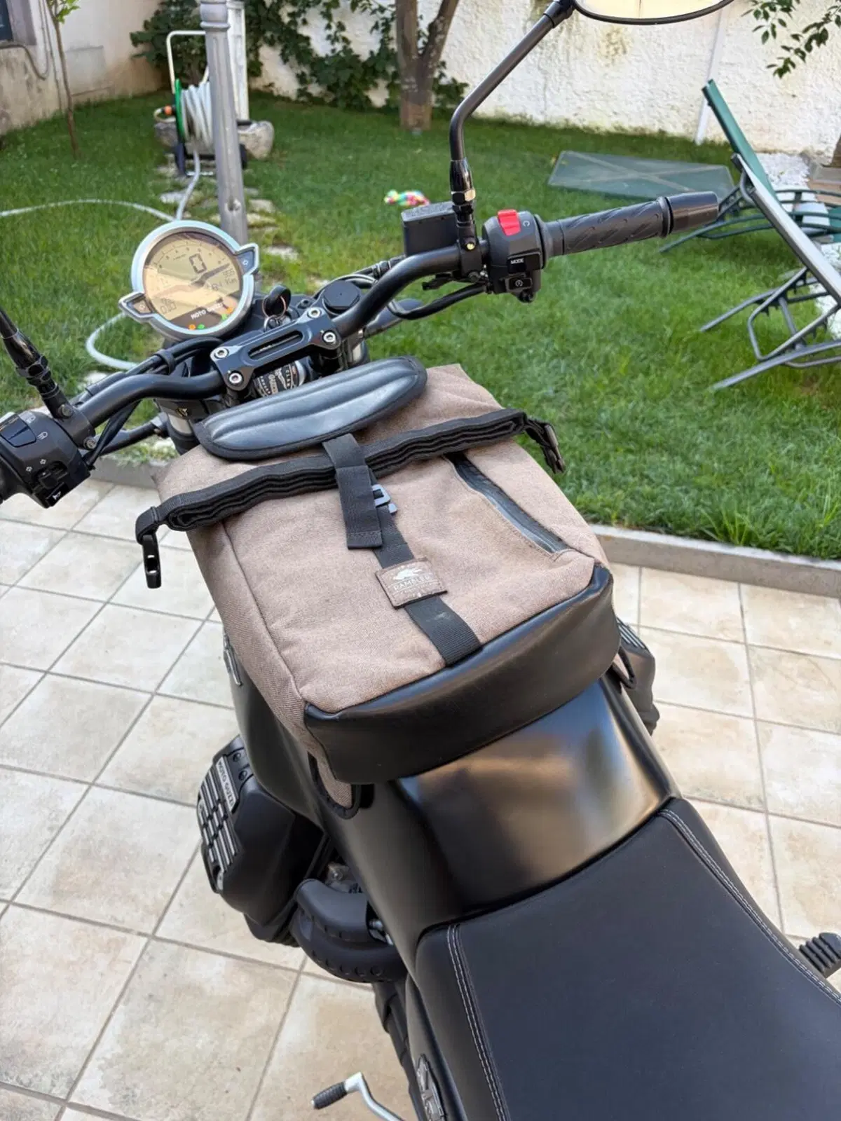 Moto Guzzi V7 Stone (2021 - 24) (11)