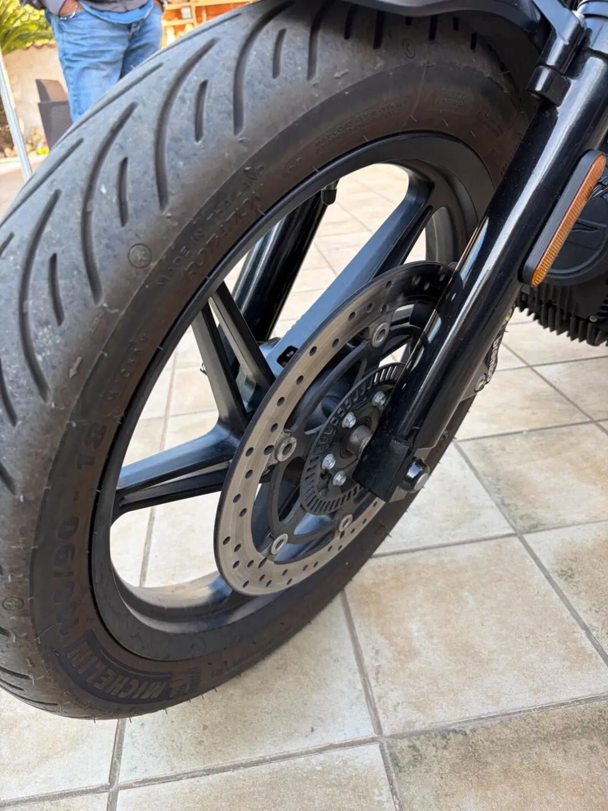 Moto Guzzi V7 Stone (2021 - 24) (12)