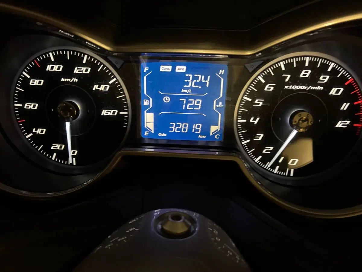 Yamaha X-Max 125 Tech Max (2021 - 24) (9)