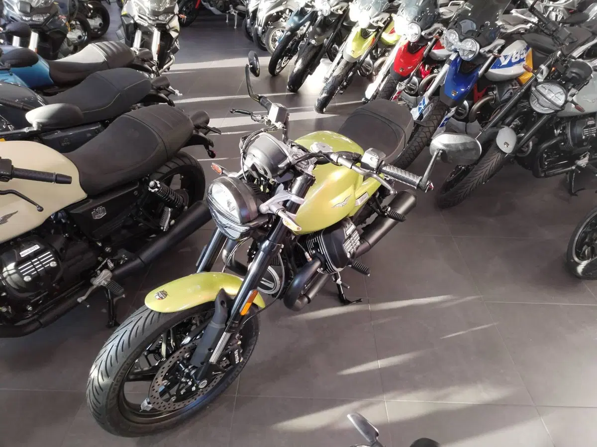 Moto Guzzi V7 Sport (2025 - 26) (2)