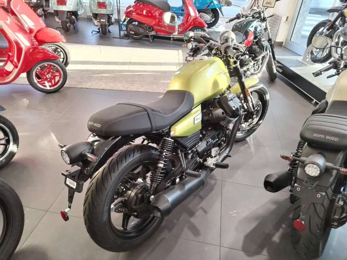 Moto Guzzi V7 Sport (2025 - 26) (3)