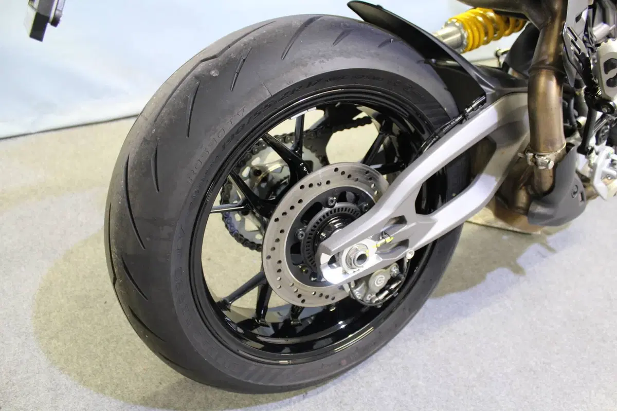 Ducati Hypermotard V2 (2026) (6)