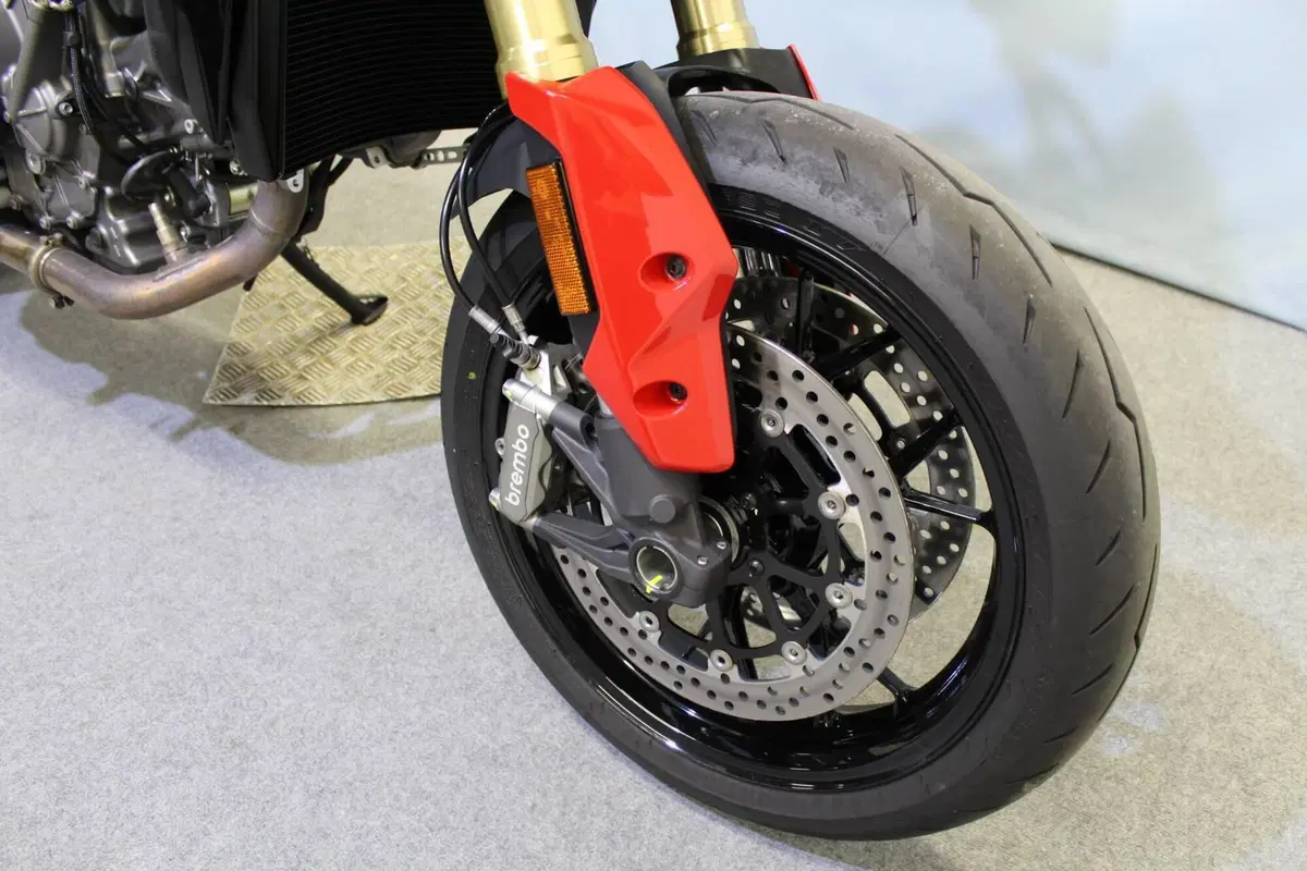 Ducati Hypermotard V2 (2026) (7)