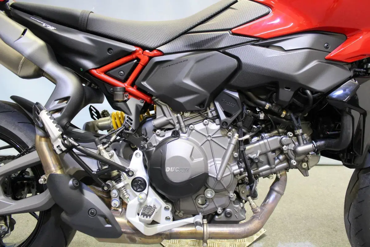 Ducati Hypermotard V2 (2026) (9)