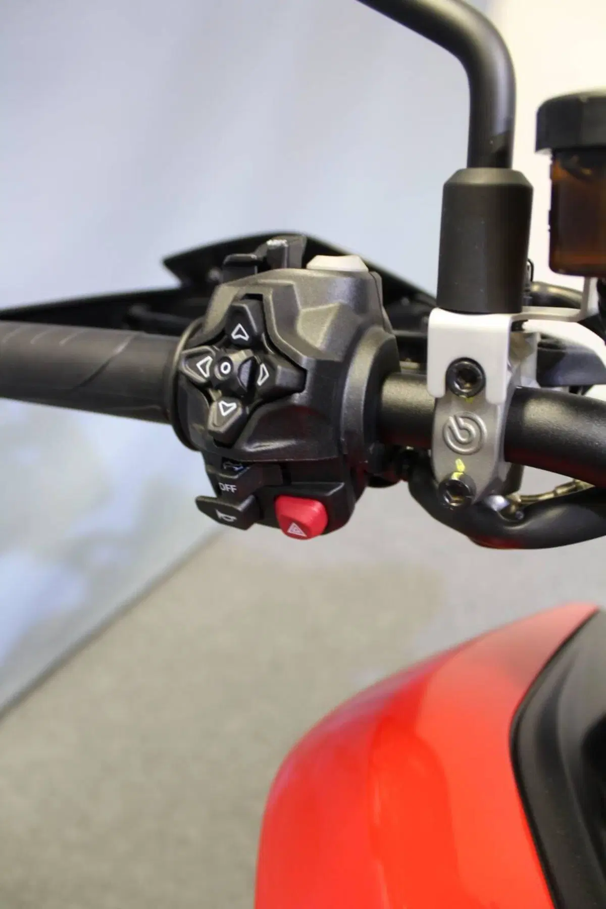 Ducati Hypermotard V2 (2026) (10)