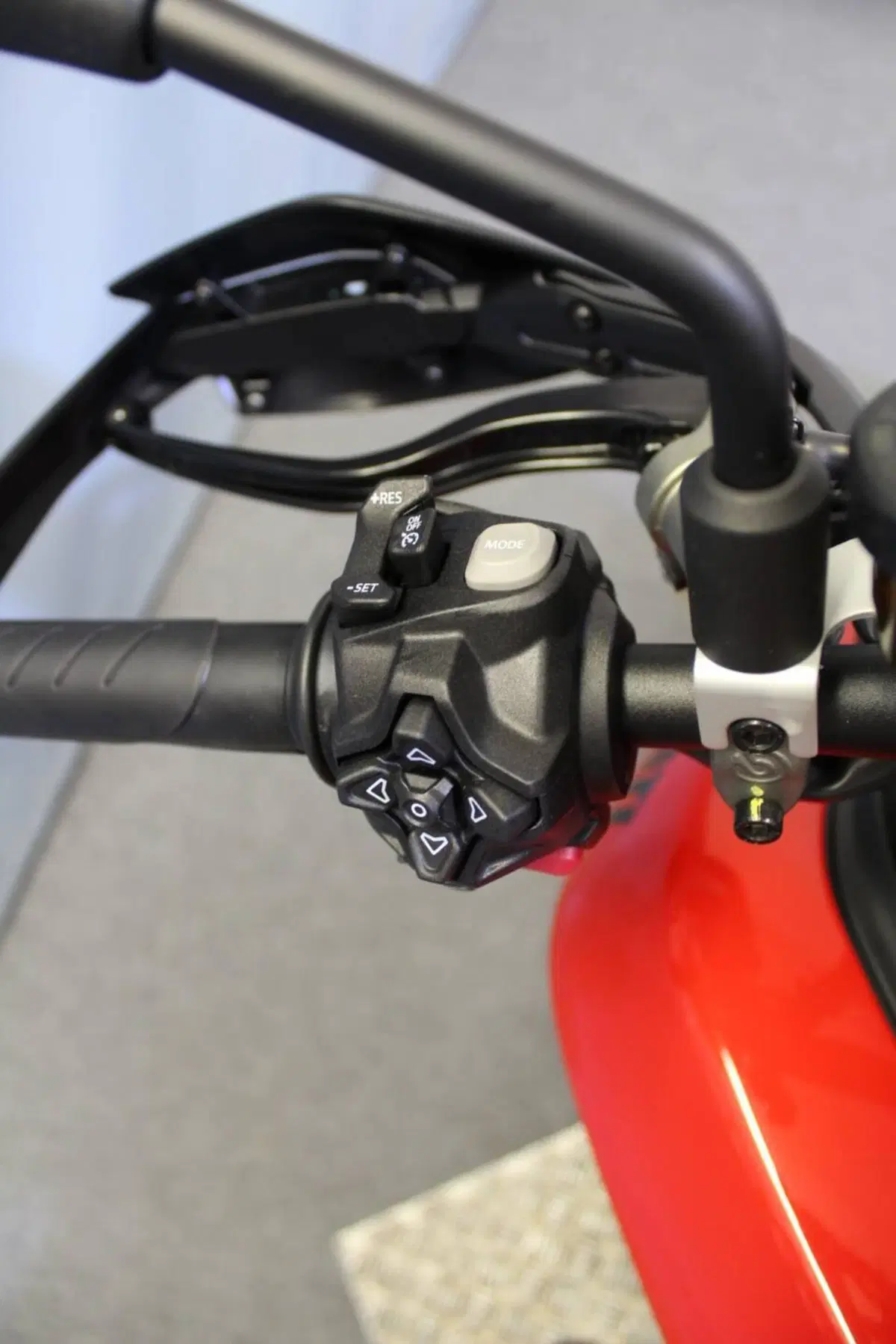 Ducati Hypermotard V2 (2026) (11)