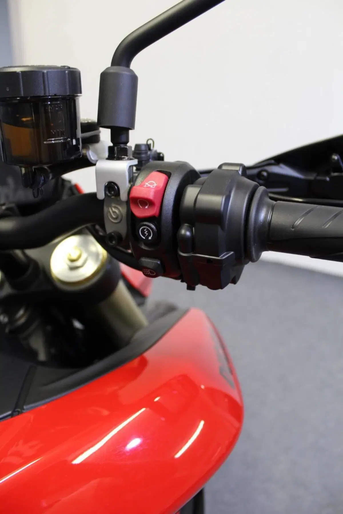 Ducati Hypermotard V2 (2026) (12)