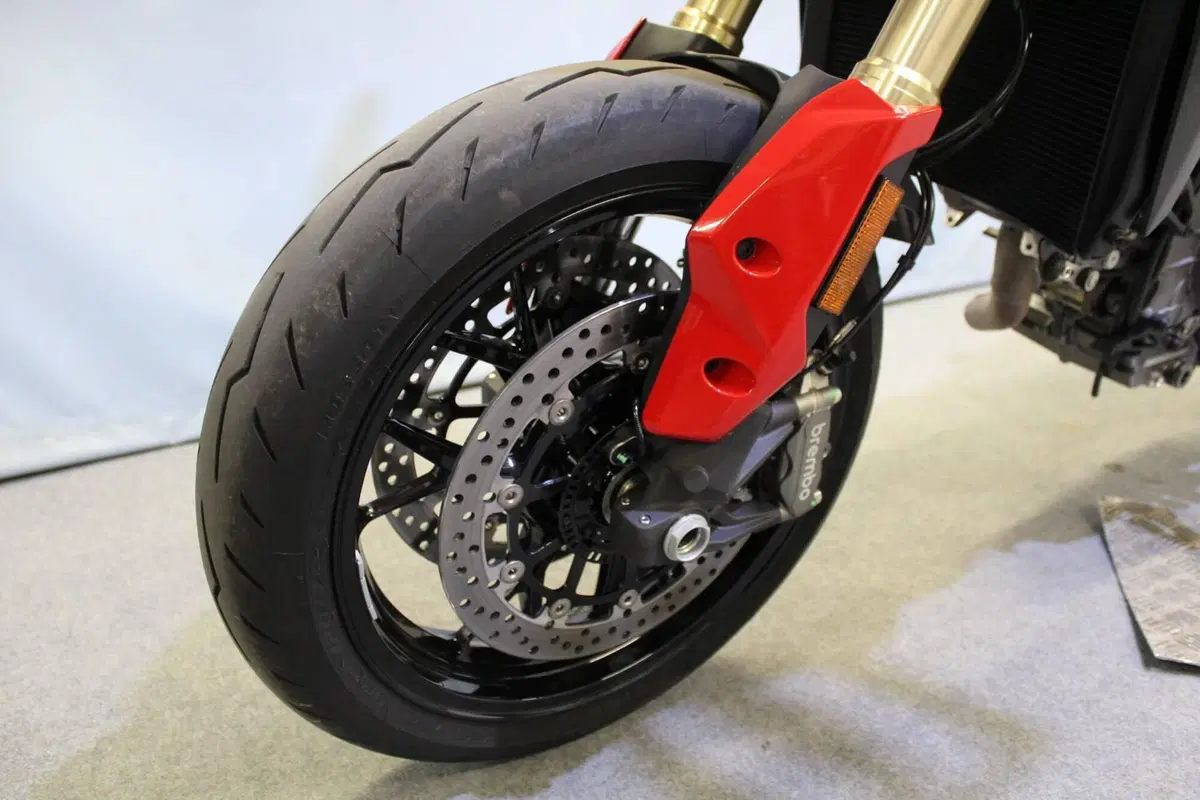 Ducati Hypermotard V2 (2026) (15)