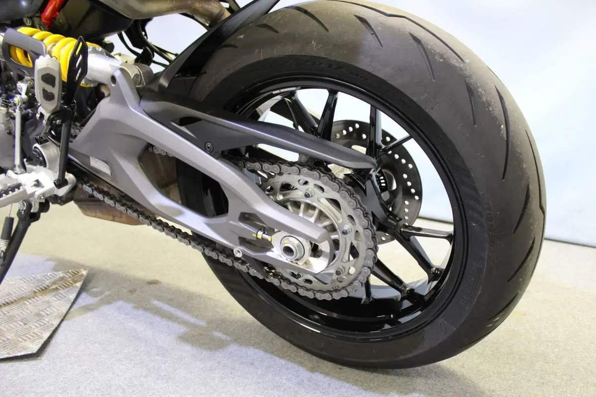 Ducati Hypermotard V2 (2026) (16)