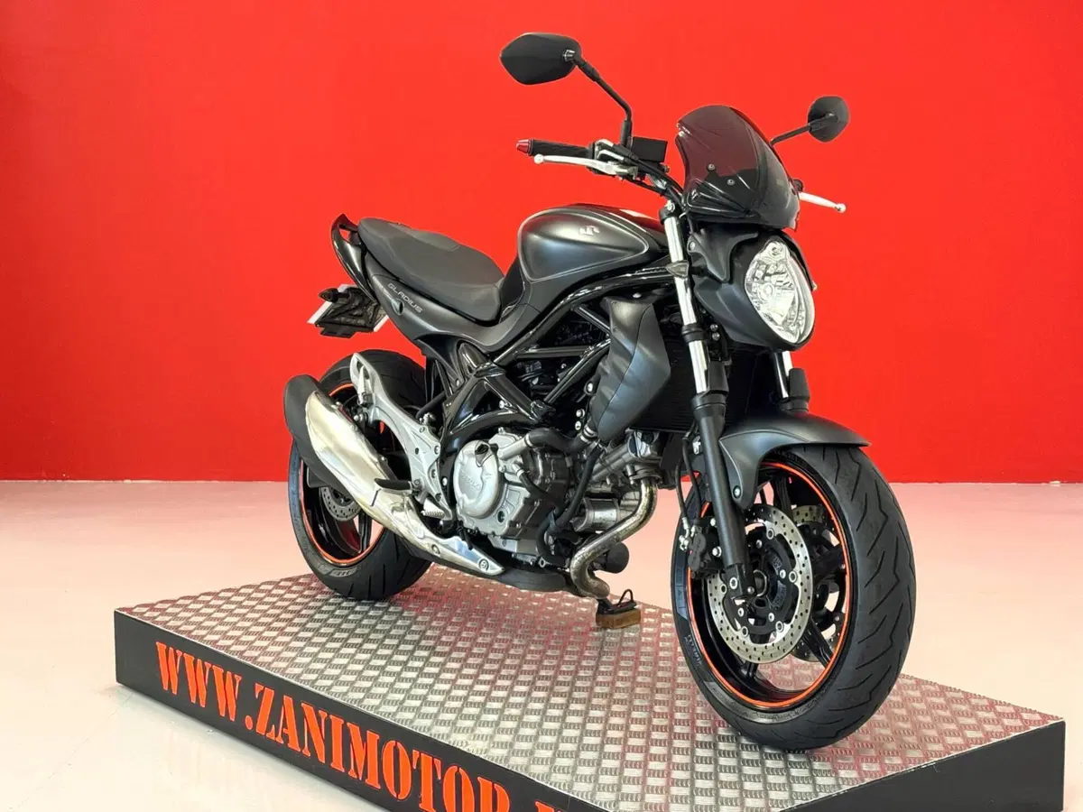 Suzuki Gladius 650 SFV (2009 - 15) (2)
