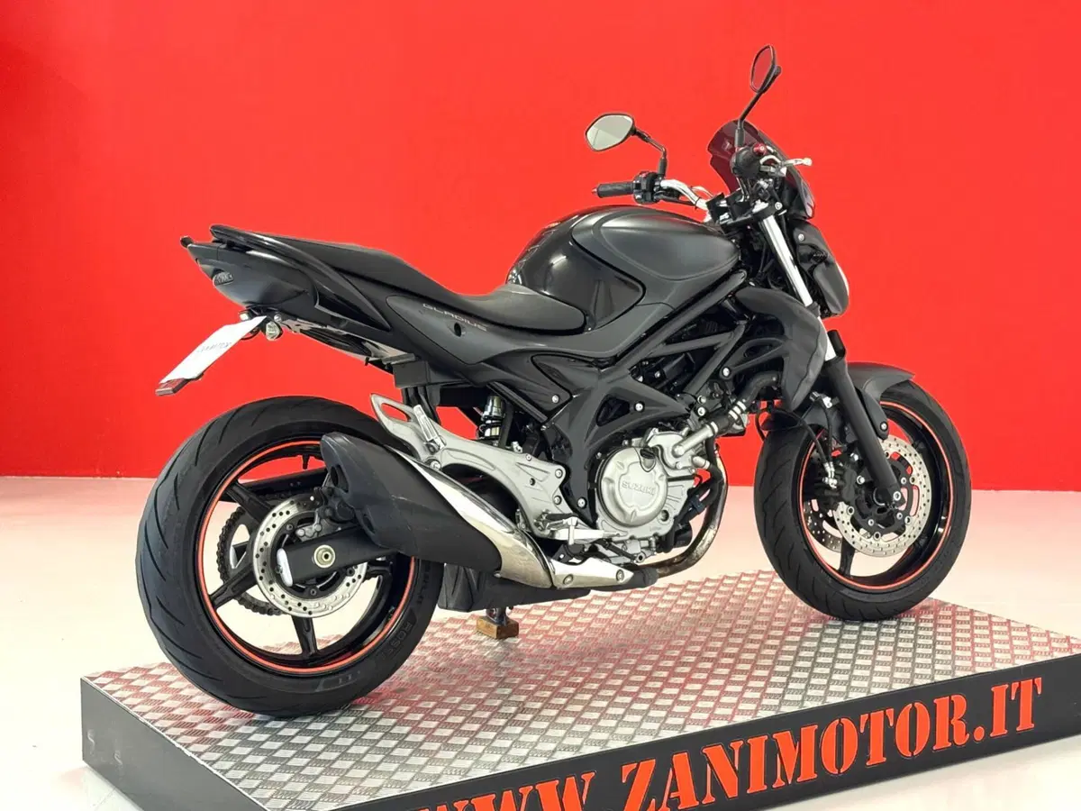 Suzuki Gladius 650 SFV (2009 - 15) (8)