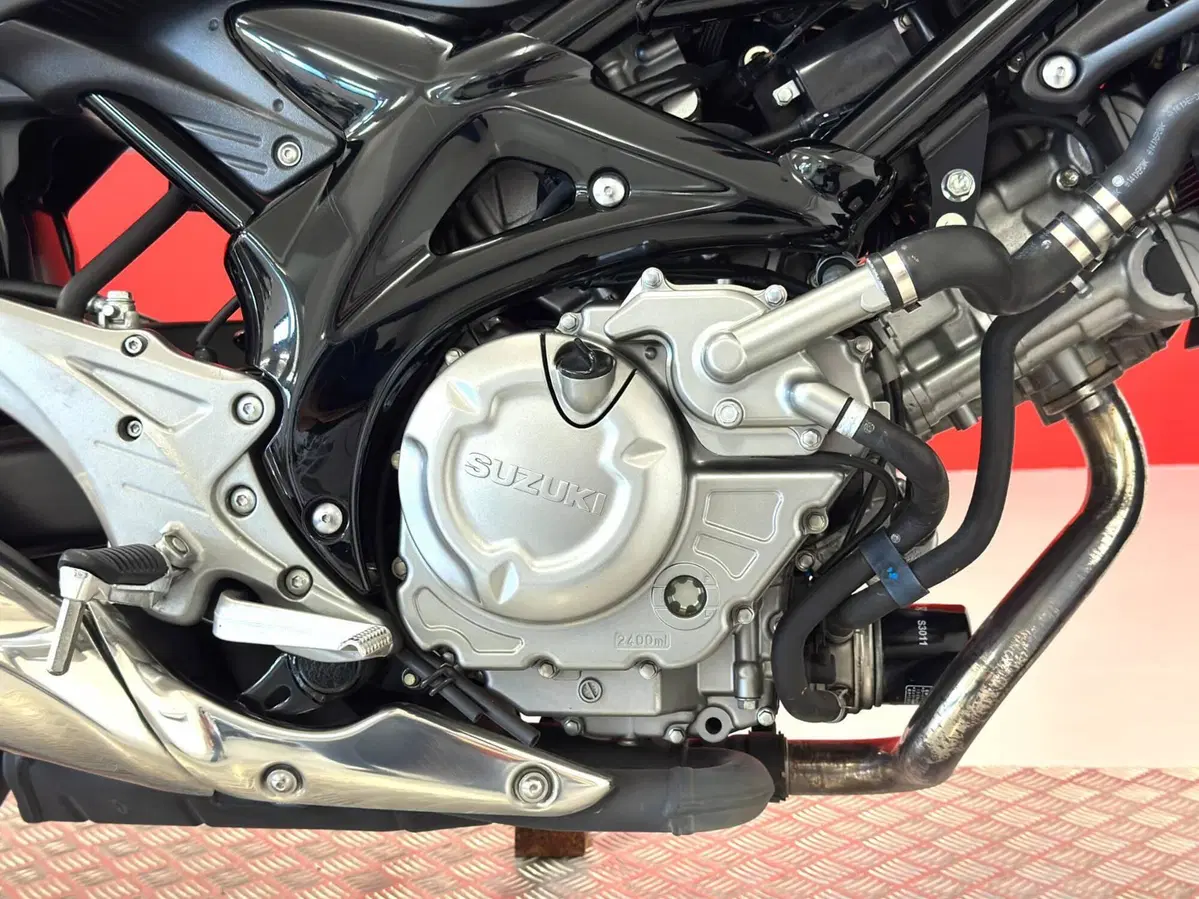 Suzuki Gladius 650 SFV (2009 - 15) (10)