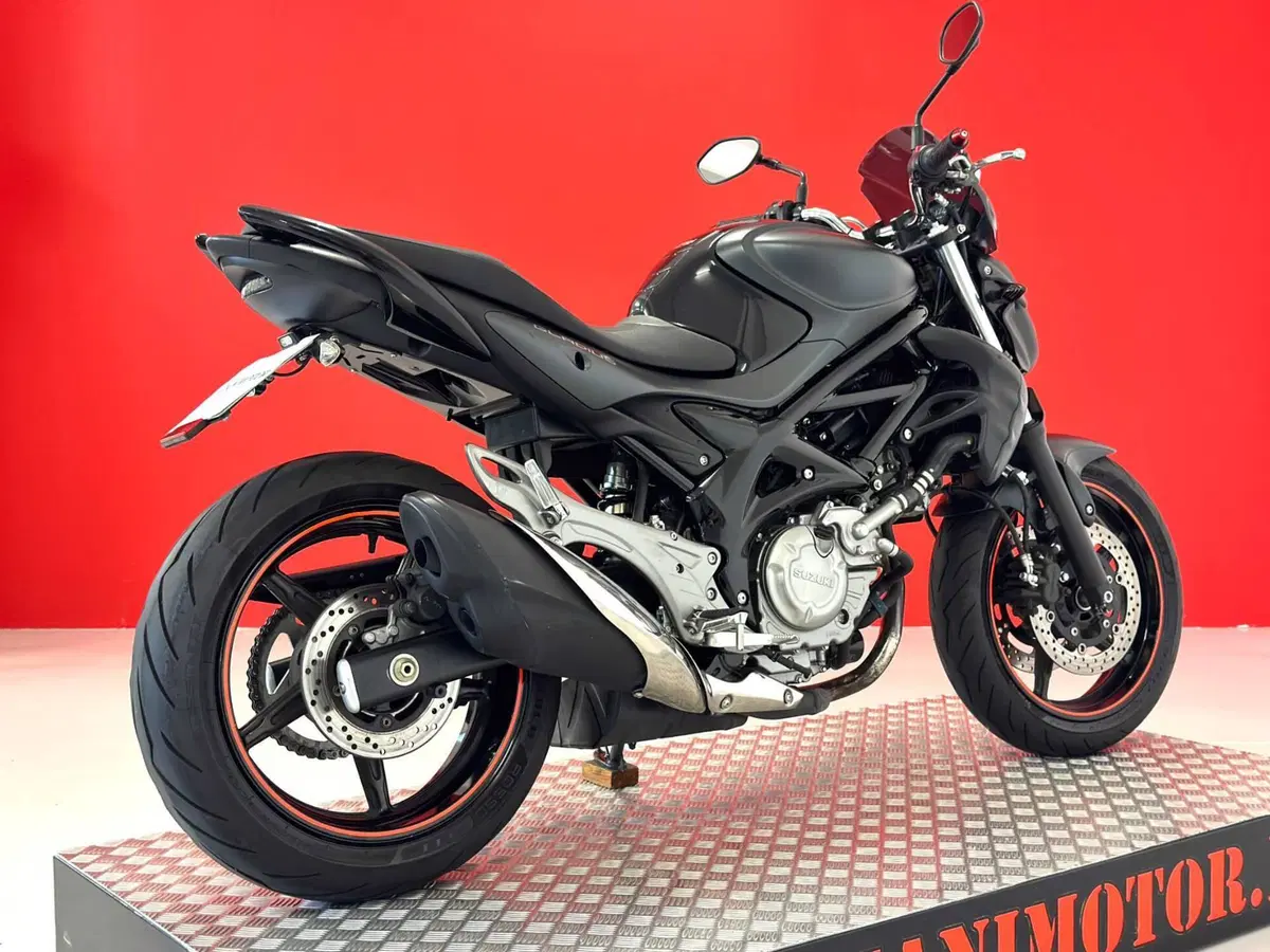 Suzuki Gladius 650 SFV (2009 - 15) (11)