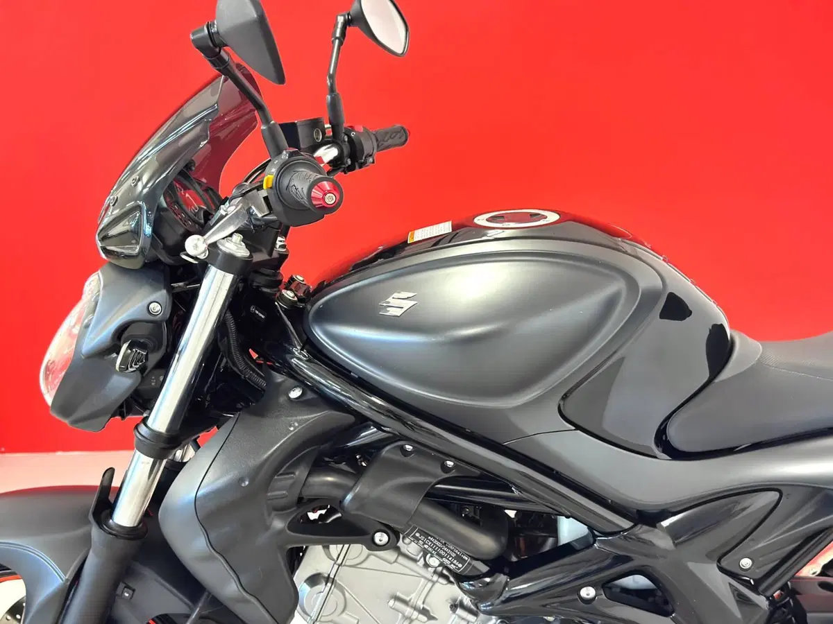 Suzuki Gladius 650 SFV (2009 - 15) (14)