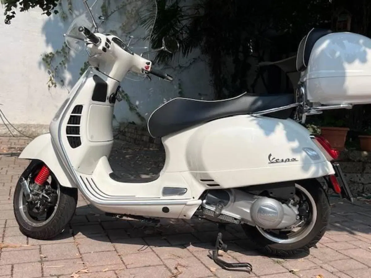 Vespa GTS 300 Super Sport (2017 - 19) (4)