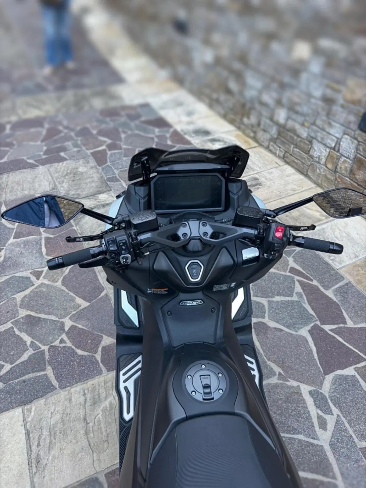 Yamaha T-Max 560 Tech Max (2025 - 26) (9)