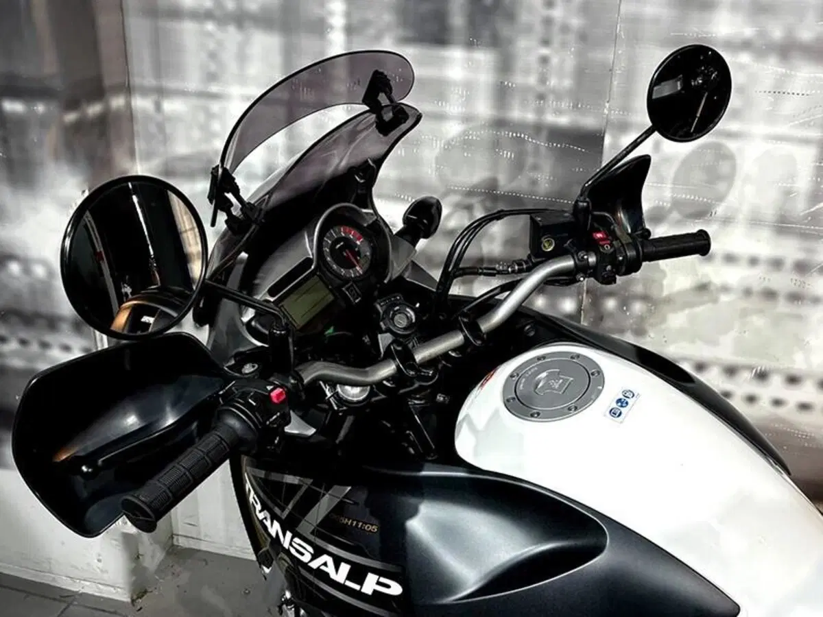 Honda Transalp XL 700 V ABS (2007 - 2013) (5)