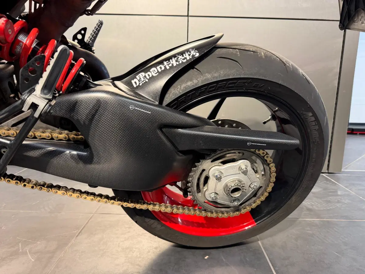 Ducati Hypermotard 950 RVE (2022 - 25) (11)