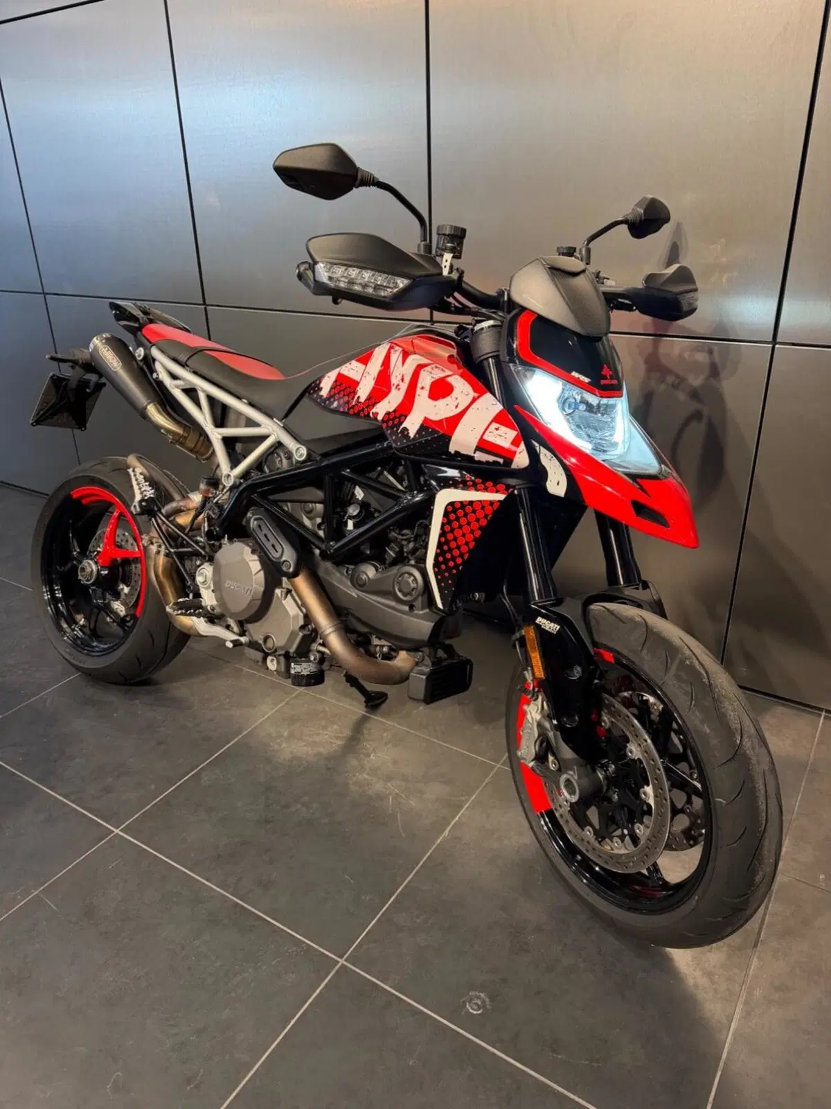 Ducati Hypermotard 950 RVE (2022 - 25) (15)