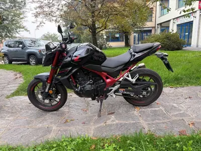 Honda CB 750 Hornet (2023 - 24) usata