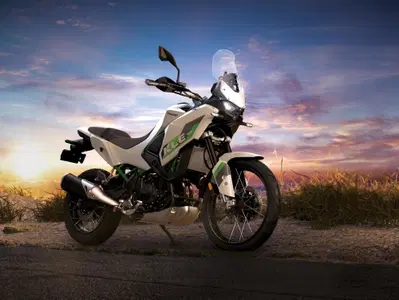 Kawasaki KLE500 2027: arriva la frizione centrifuga Smartride. La leva c'è ancora (ma fa tutto da sola) [GALLERY]