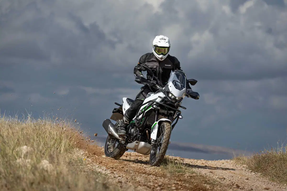 Kawasaki KLE500 2027: arriva la frizione centrifuga Smartride. La leva c'è ancora (ma fa tutto da sola) [GALLERY] (5)