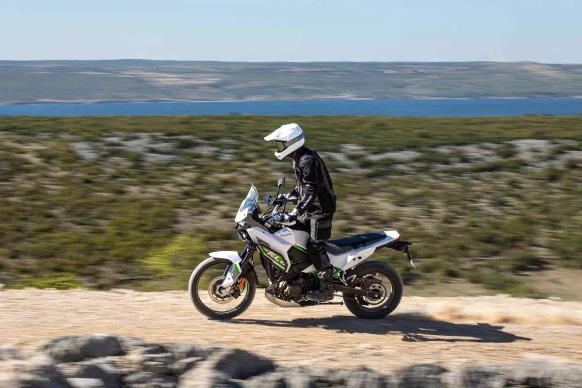 Kawasaki KLE500 2027: arriva la frizione centrifuga Smartride. La leva c'è ancora (ma fa tutto da sola) [GALLERY] (6)