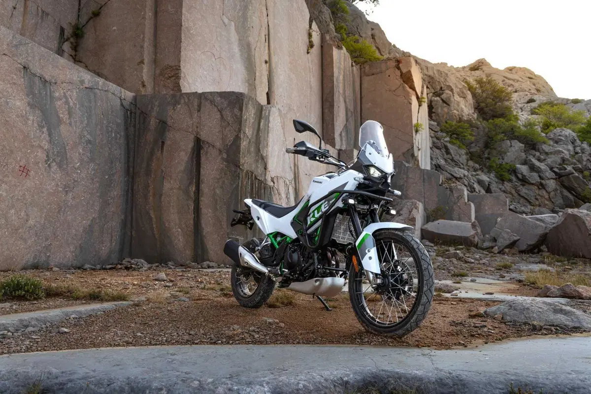 Kawasaki KLE500 2027: arriva la frizione centrifuga Smartride. La leva c'è ancora (ma fa tutto da sola) [GALLERY] (7)